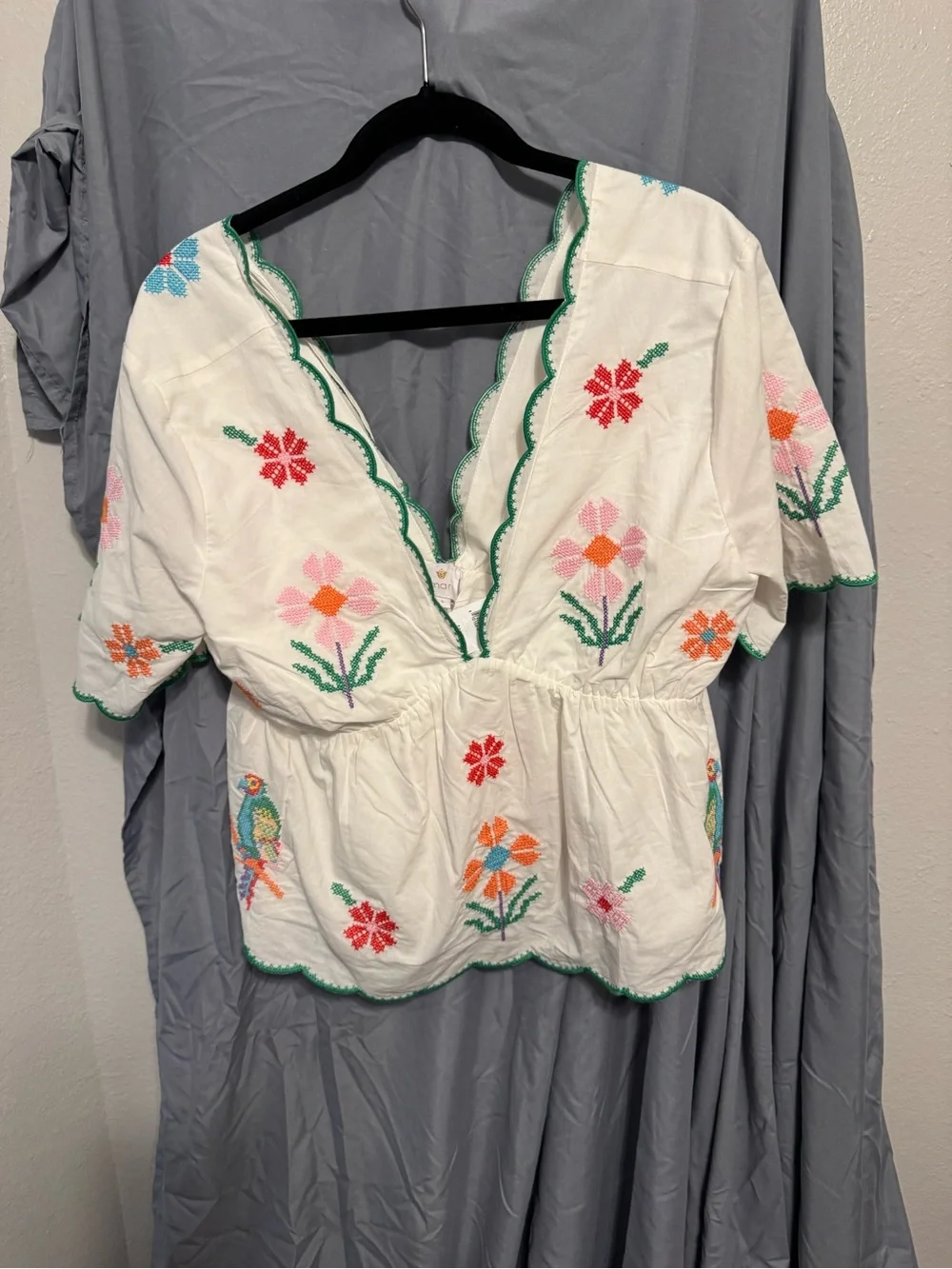 FARM Rio Cream Embroidered V-Neck Top with Green Trim - Picture 2 of 5